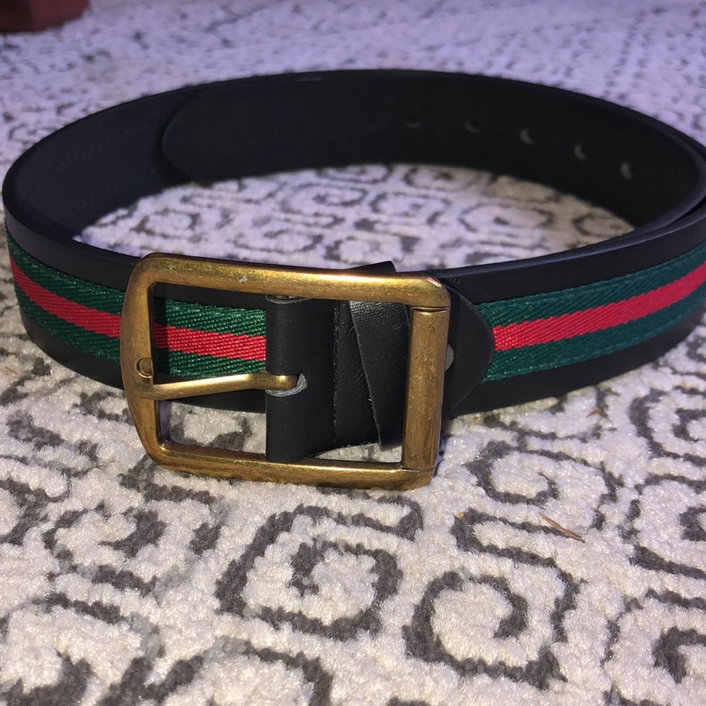 Belt with green and red stripe